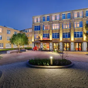 Hotel The Match ***